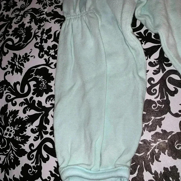 LITTLE GIRLS SNOWFLAKE MONOGRAMMED “A” SHIRT PREOWNED SIZE 2T - Picture 3 of 9